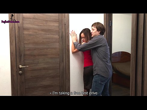 ❤️ სექსუალური რეალტორი ბინის გაყიდვისას სენსუალურად ირტყამს ფუსფულს და ეფიცება - კრემპაი ️❌ სექს ვიდეო ka.oldsex.ru ❌❤